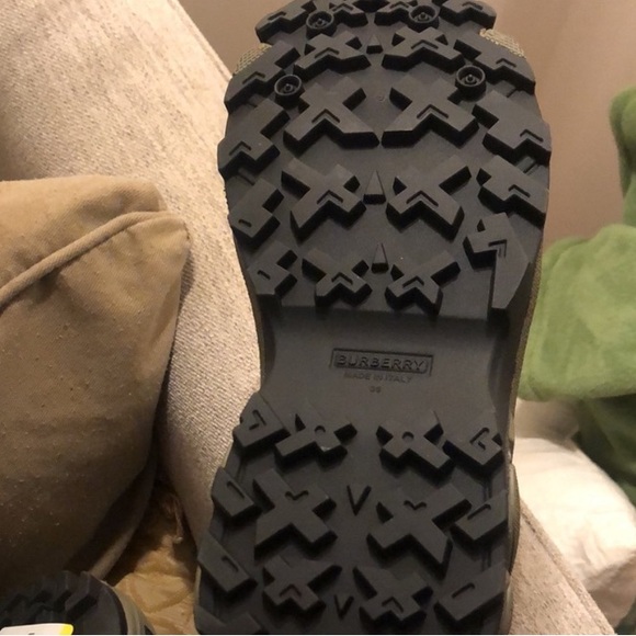 Burberry flash $500 - Picture 6 of 9